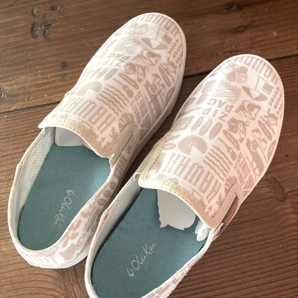 OLUKAI “'Pehuea” Canvas Slip On 8M
